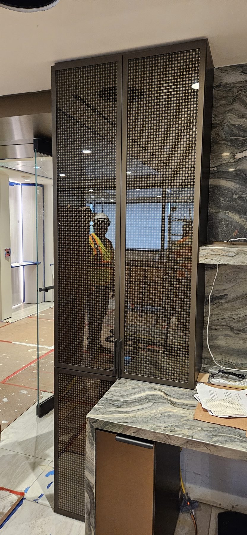 Upright coffee bar doors in woven metal mesh